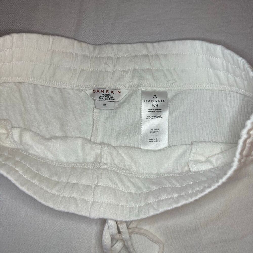 Danskin Shorts Women’s Medium White Knit | Elastic Waist Drawstring Pockets - Picture 3 of 9